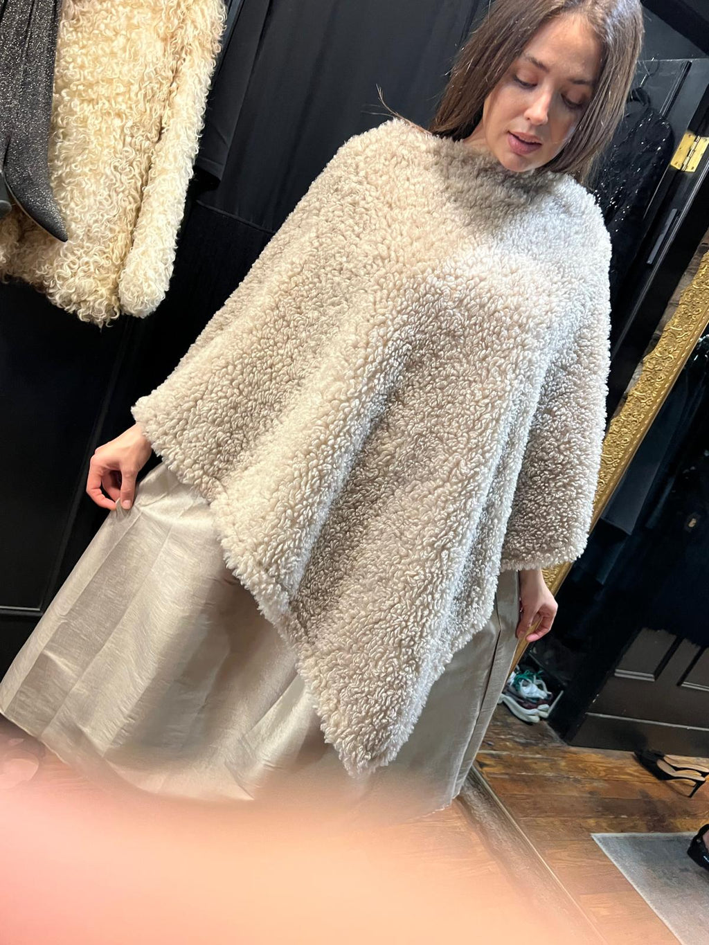 Curly fleece Taupe Cape