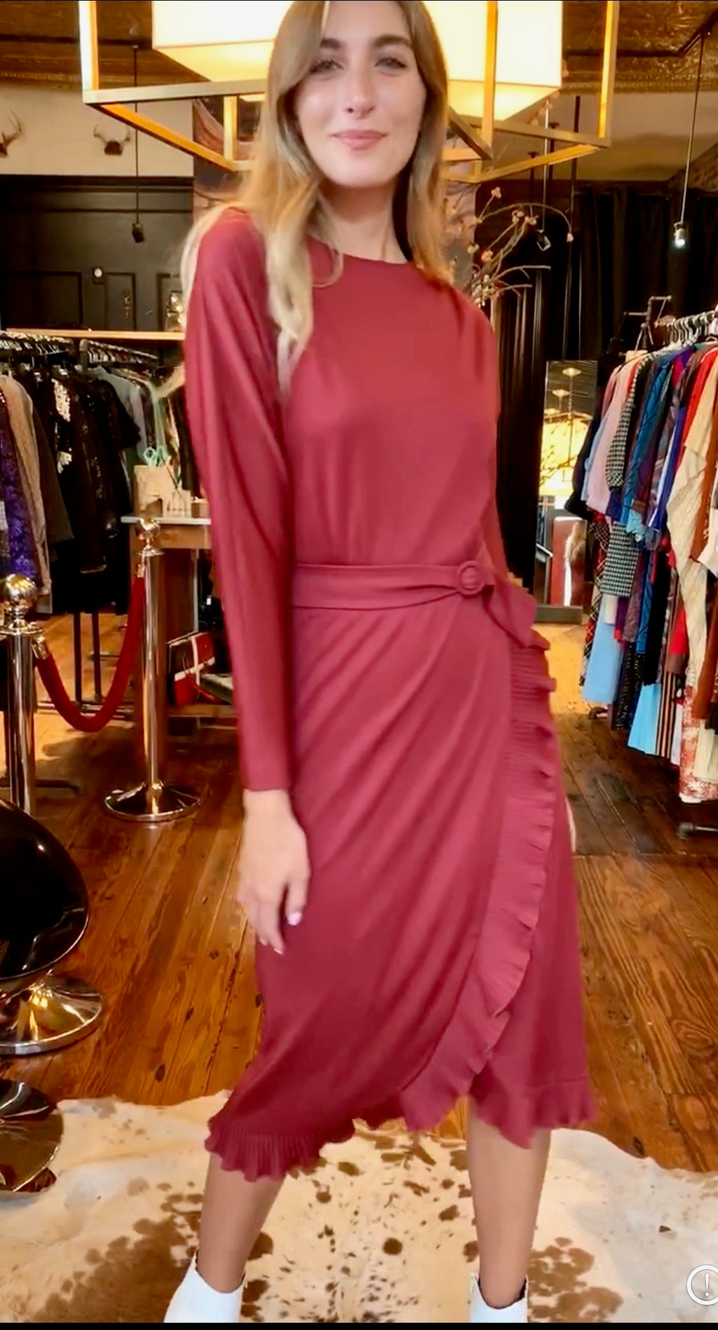 Classy burgundy dress with side ruffle