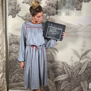 Silver grey polyester dress with burgundy piping