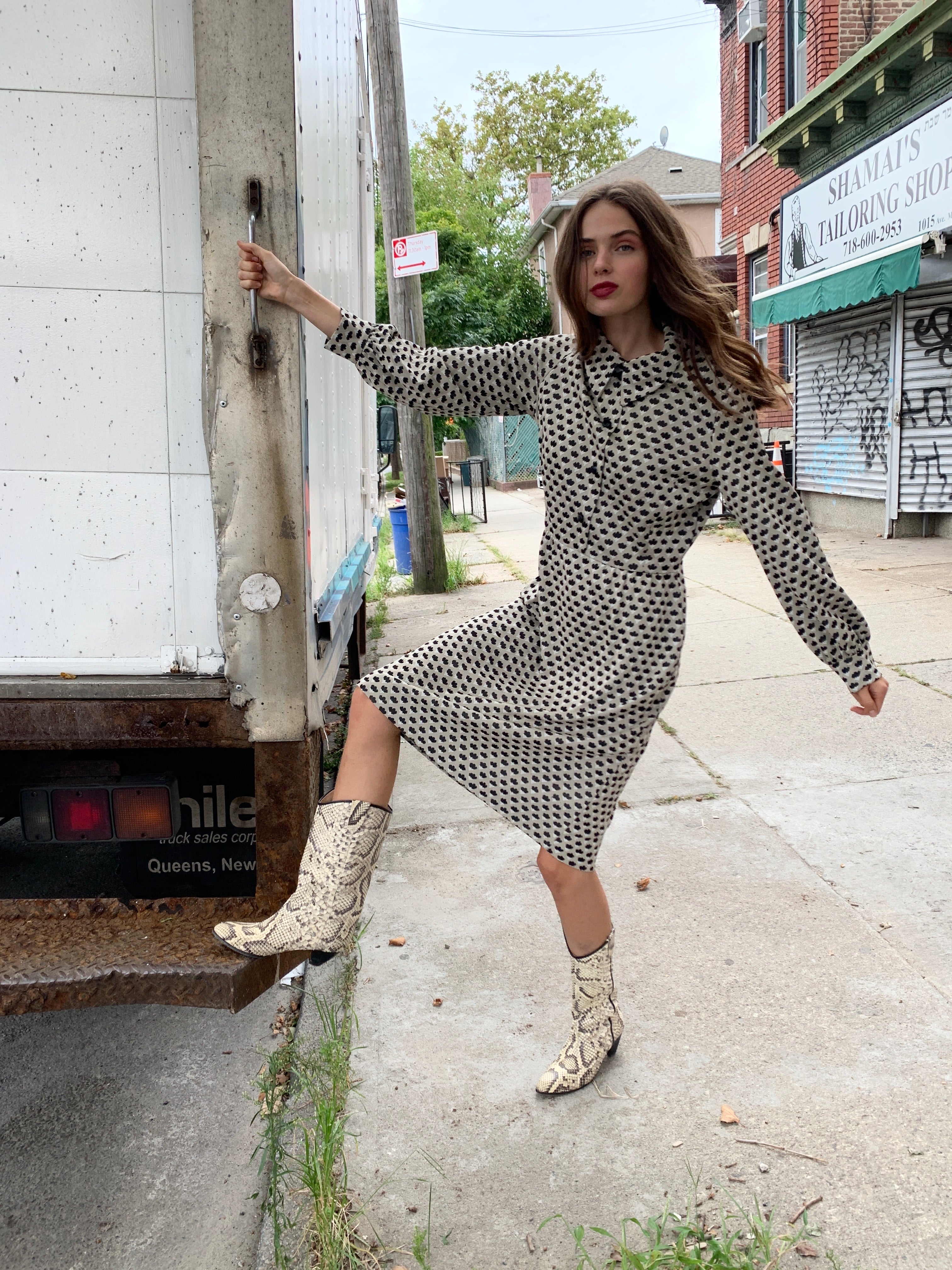 Taupe dress with black/white all over motif